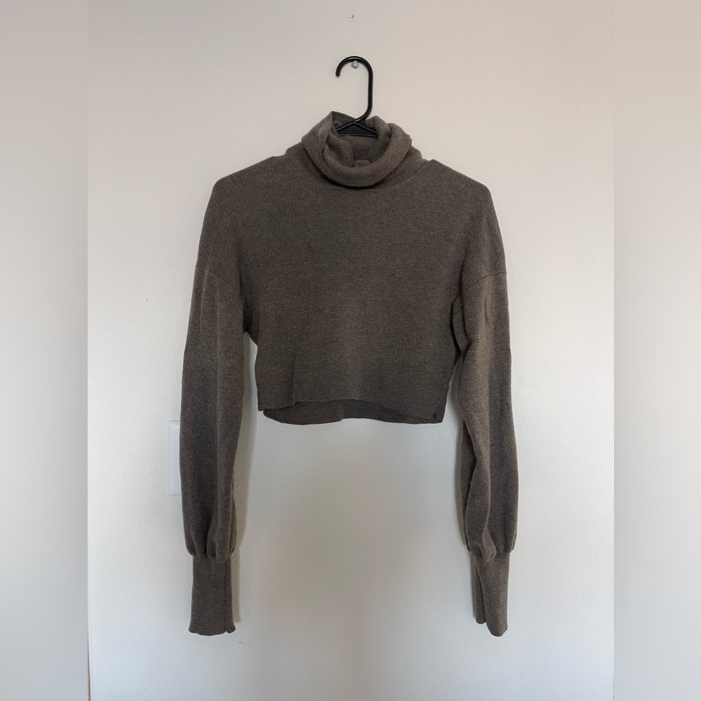 Wilfred cropped turtleneck sweater in size small. EUC.